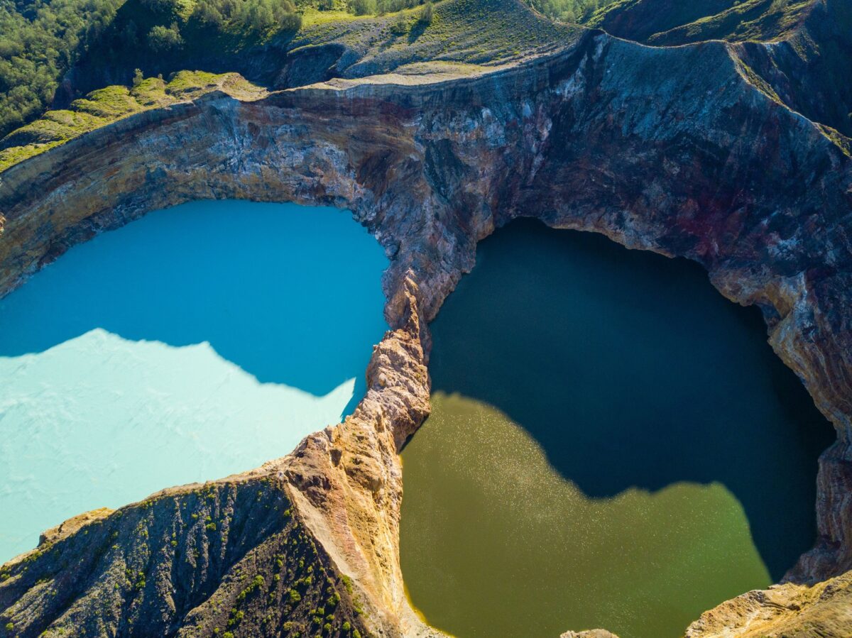 lacs volcaniques colorés