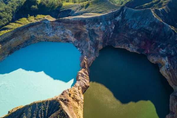 lacs volcaniques colorés