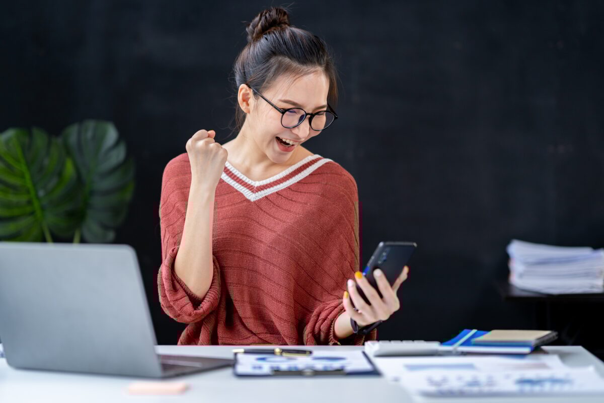 Asian businesswoman rejoicing at success small businessman Freelance Online Marketing SME Telemarket