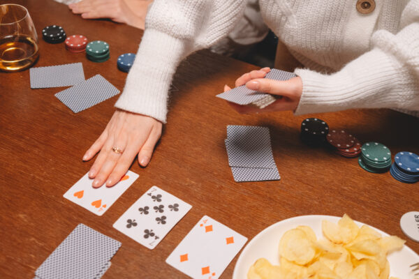 distribuer les cartes au Poker Peney Hold’em
