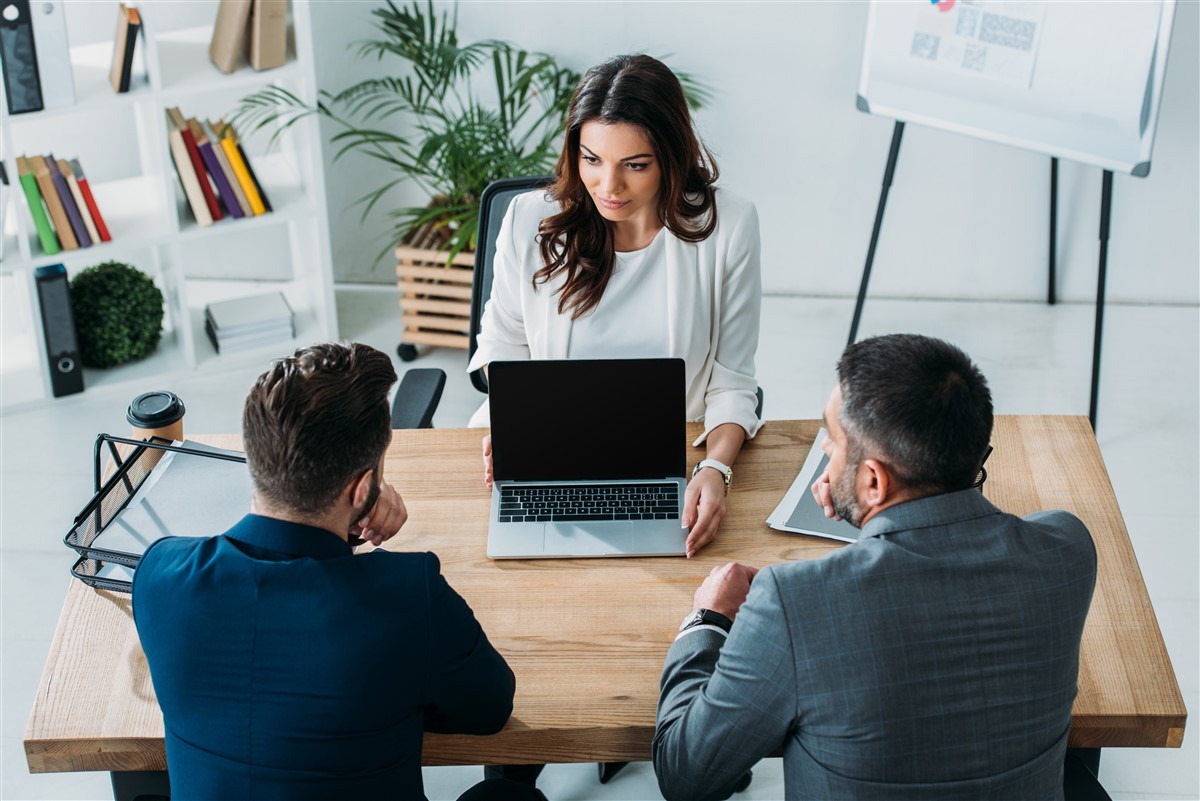 logiciel IA d'aide aux investisseurs